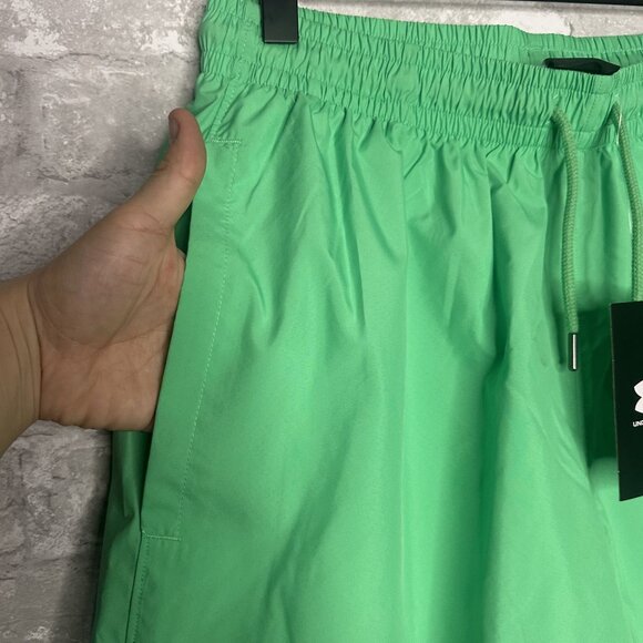 Under Armour Men's Icon Volley Short 5.5" NWT Size Medium (Vapor Green/White) - Picture 6 of 16
